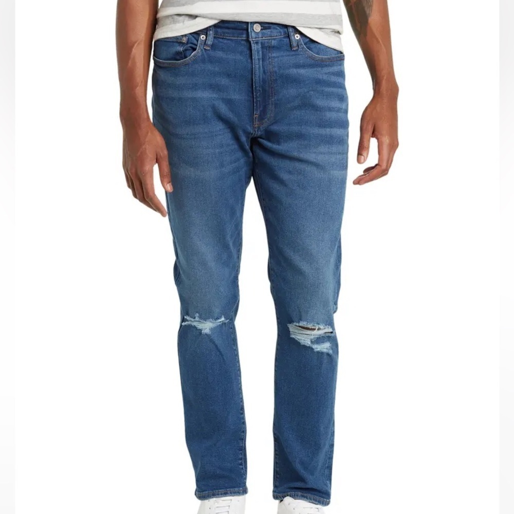 Lucky Brand men's 410 jeans. Size 32/32. New with tags. MSRP $99